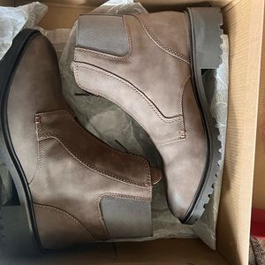 Cobb Hill ankle boots - size 9W